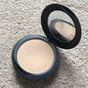 Mac studio fix powder foundation in C3